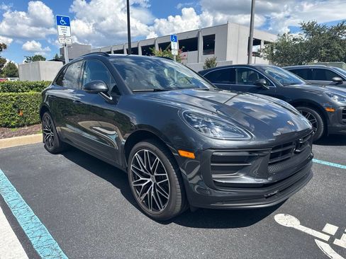 Certified 2026 Porsche Macan AWD/4WD image 4