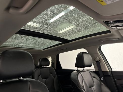 Used 2023 Kia Sorento SX image 13