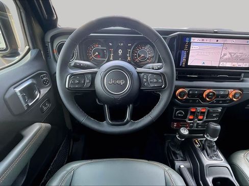 Used 2025 Jeep Gladiator Mojave AWD/4WD image 6