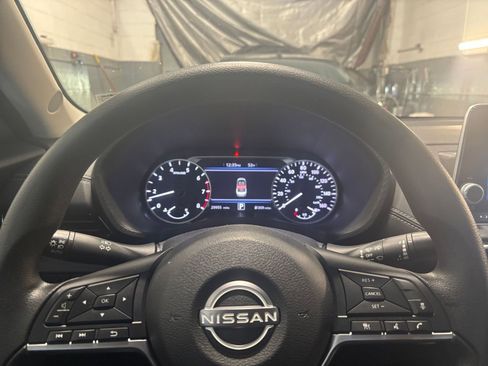 Used 2025 Nissan Sentra SV image 25