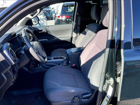 Used 2019 Toyota Tacoma TRD Sport image 21