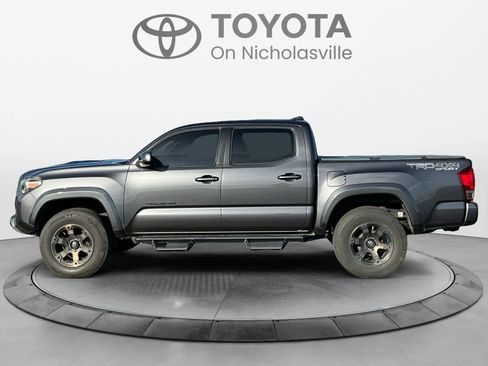 Used 2017 Toyota Tacoma TRD Sport w/ Premium & Technology Package image 4