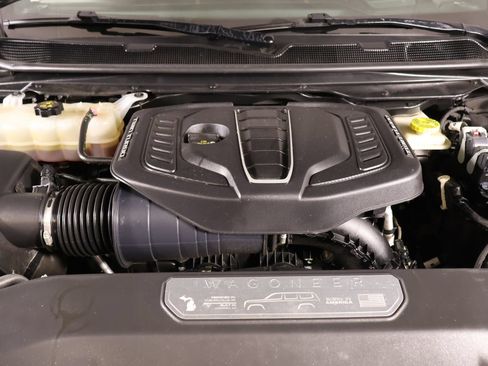Used 2023 Jeep Grand Wagoneer Series III AWD/4WD image 23