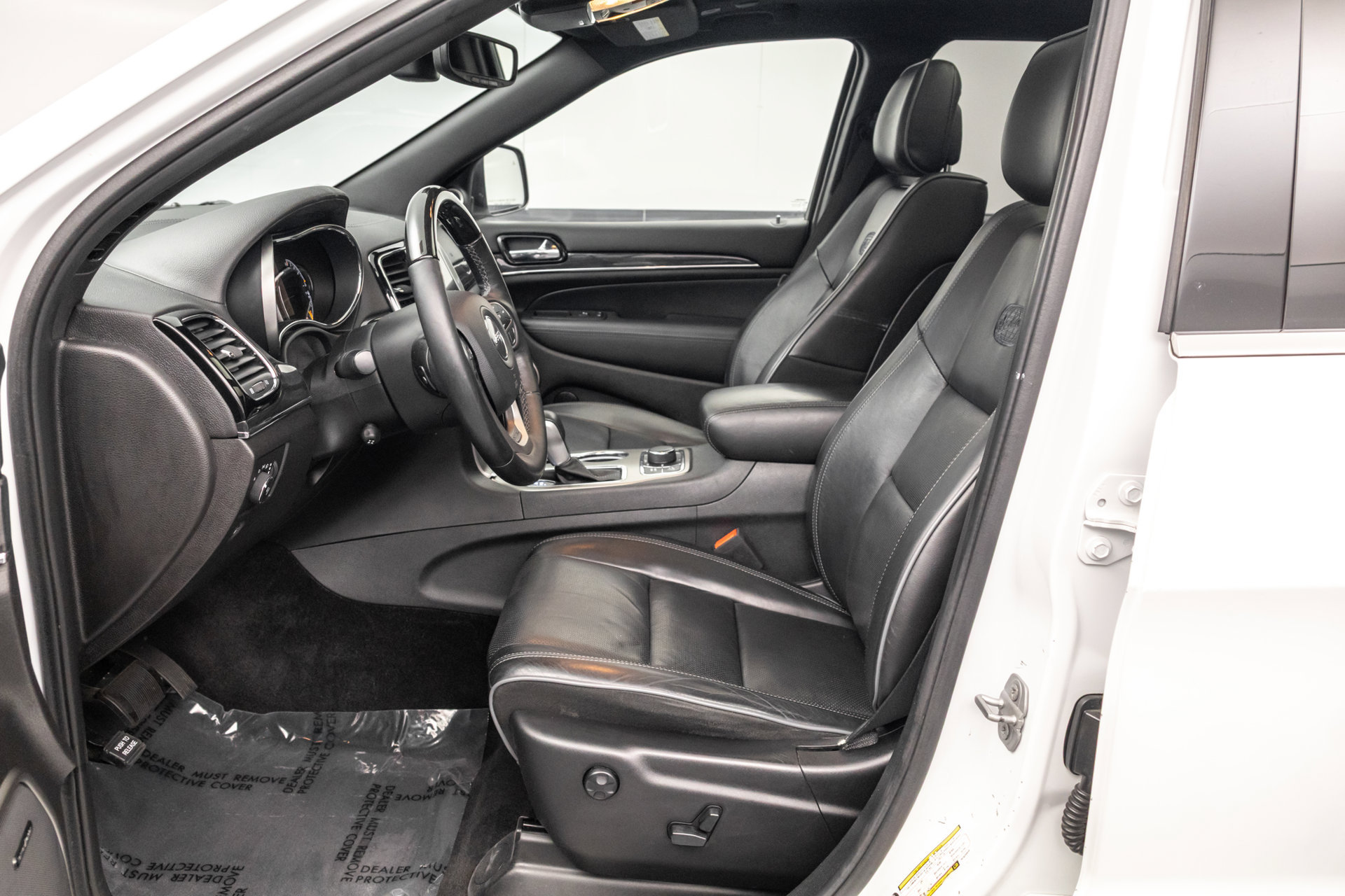 Used 2019 Jeep Grand Cherokee Overland AWD/4WD image 6