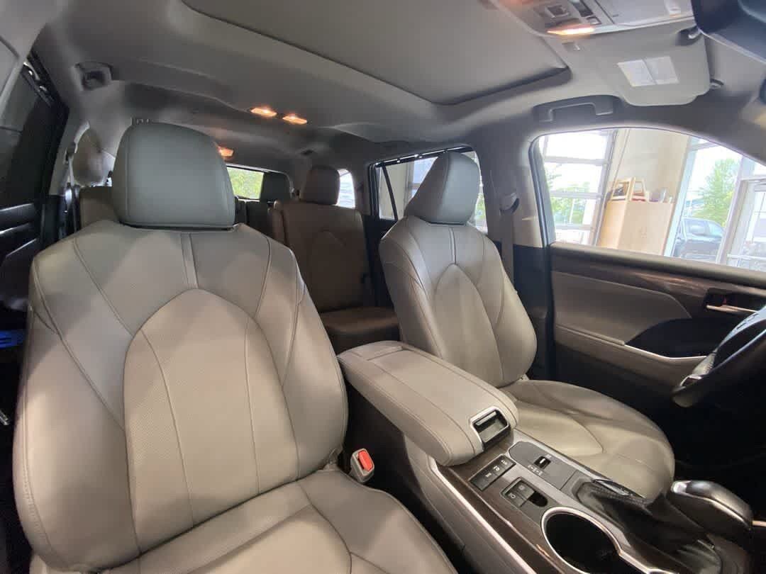 Used 2022 Toyota Highlander Limited AWD/4WD image 29