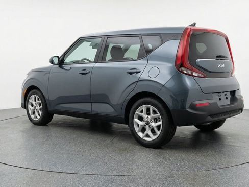Used 2025 Kia Soul LX w/ LX Technology Package FWD image 6