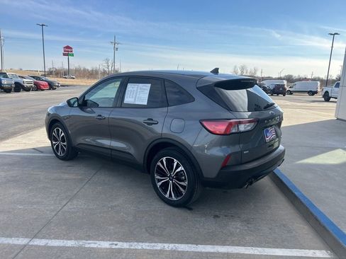 Used 2021 Ford Escape SE w/ SE Sport Appearance Package image 3
