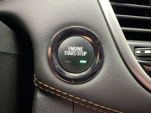 Used 2022 Chevrolet Trax LT w/ LT Convenience Package image 24