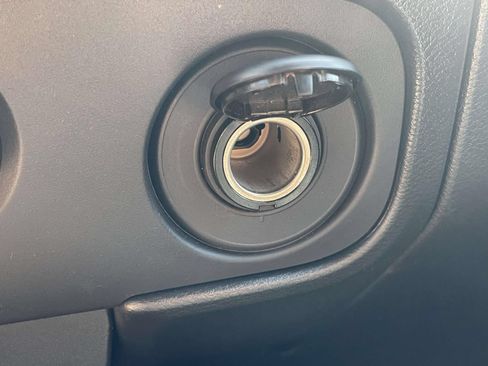 Used 2025 Nissan Frontier SV RWD image 19