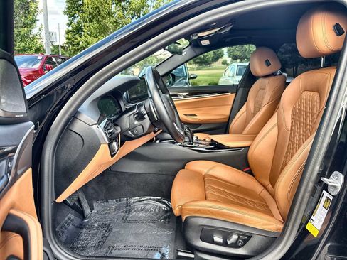 Used 2023 BMW 540i w/ Premium Package RWD image 2