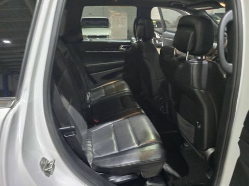 Used 2018 Jeep Grand Cherokee Overland AWD/4WD image 33
