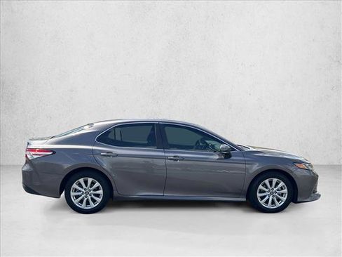 Certified 2018 Toyota Camry LE w/ Convenience Package image 4