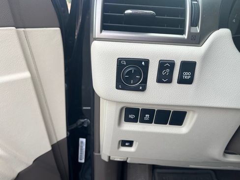 Used 2017 Lexus GX 460 Premium w/ Premium Package AWD/4WD image 11