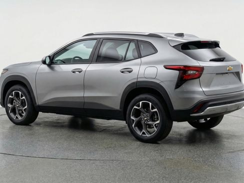 Used 2025 Chevrolet Trax LT image 6