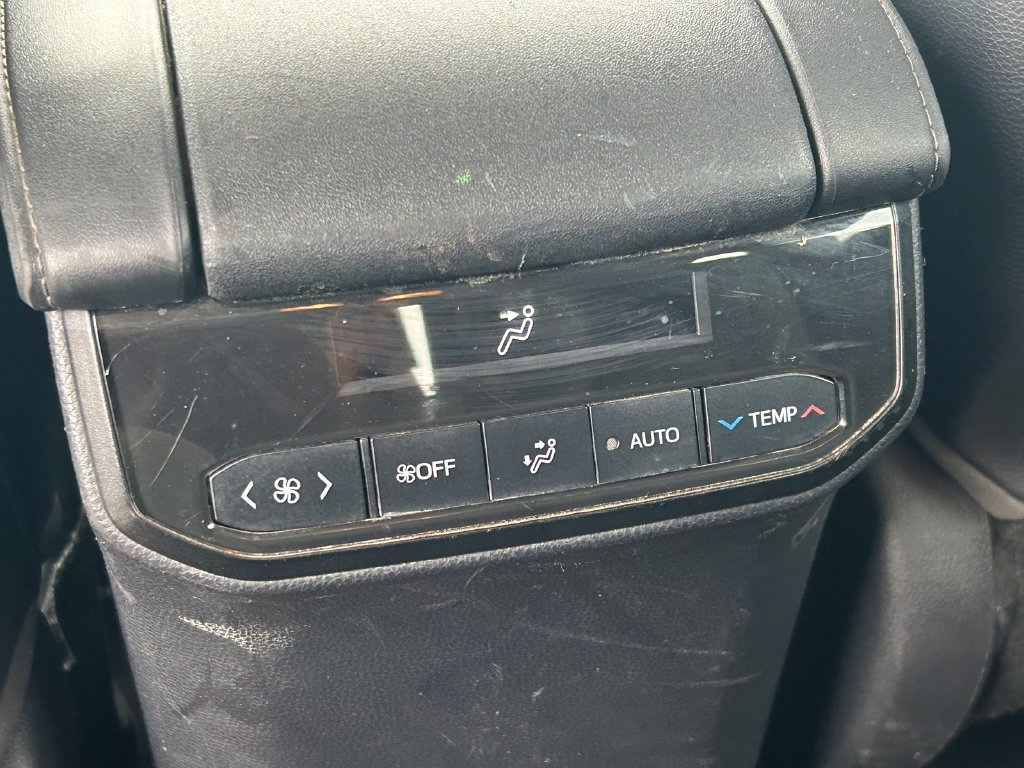Used 2020 Toyota Highlander XLE FWD image 24