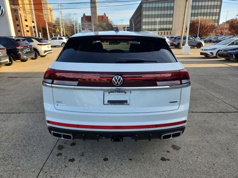 New 2026 Volkswagen Atlas Cross Sport SEL Premium R-Line image 4