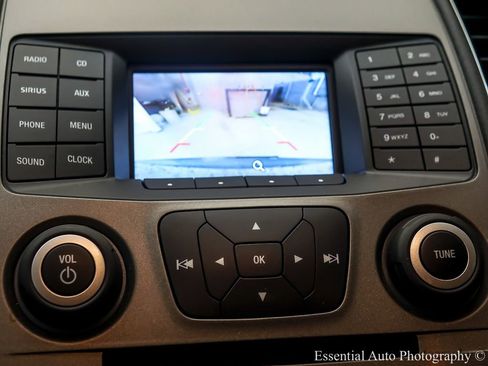 Used 2018 Ford Taurus SE image 16