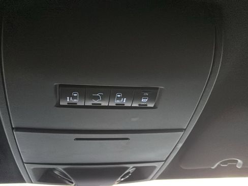 Used 2020 Dodge Grand Caravan SXT w/ Driver Convenience Group image 22