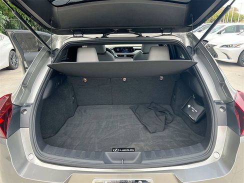Used 2019 Lexus UX 200 image 21