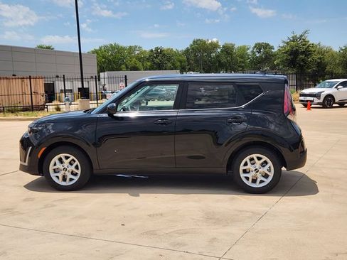 Certified 2023 Kia Soul LX w/ Option Group 015 FWD image 4