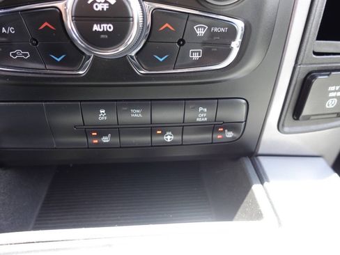 Used 2022 RAM 1500 Classic SLT w/ Electronics Convenience Group AWD/4WD image 46