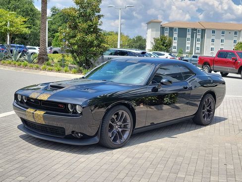 Used 2022 Dodge Challenger R/T Scat Pack RWD image 2