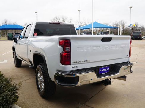 Used 2024 Chevrolet Silverado 2500 LT AWD/4WD image 12