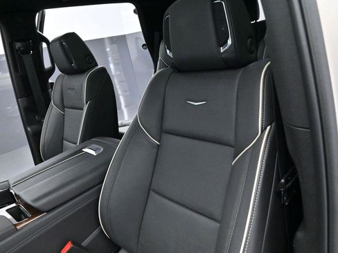 Certified 2024 Cadillac Escalade Premium Luxury image 19