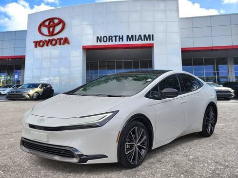 Used 2025 Toyota Prius Limited w/ Limited Premium Package FWD image 2
