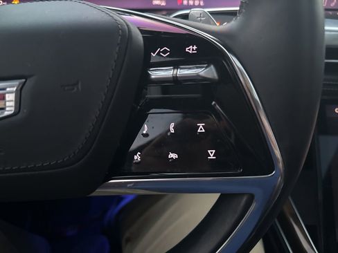 Used 2025 Cadillac Escalade Premium Luxury Platinum image 24