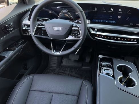New 2025 Cadillac Lyriq Luxury image 11