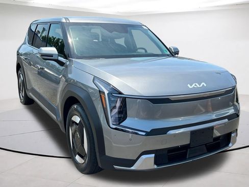 Certified 2024 Kia EV9 Light Long Range RWD image 1