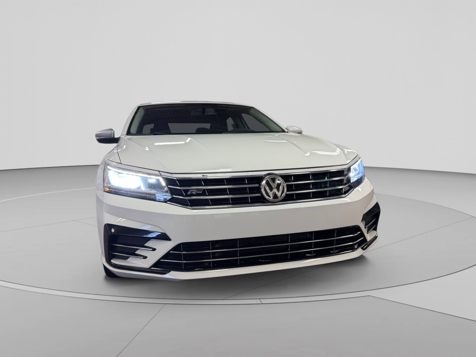 Used 2017 Volkswagen Passat 1.8T R-Line w/ R-Line Lighting Package FWD image 41