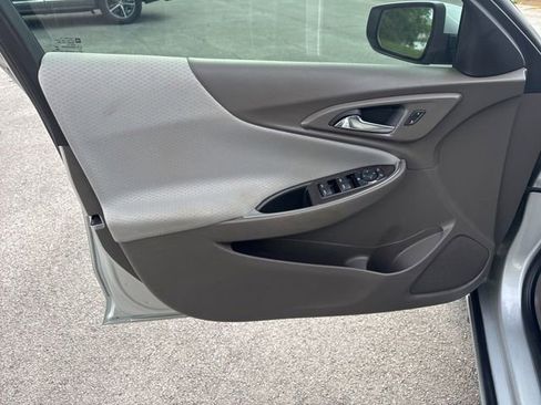 Used 2018 Chevrolet Malibu LT FWD image 14