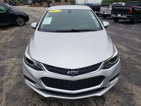 Used 2017 Chevrolet Cruze LT w/ Convenience Package FWD image 2