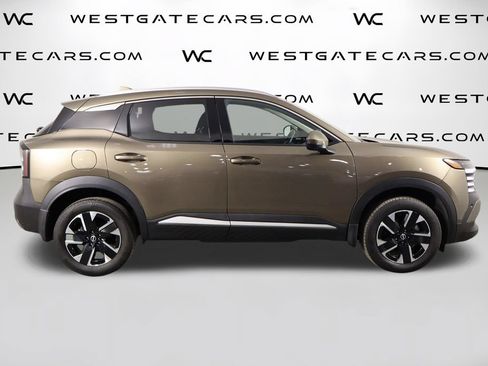 Used 2025 Nissan Kicks SR FWD image 39