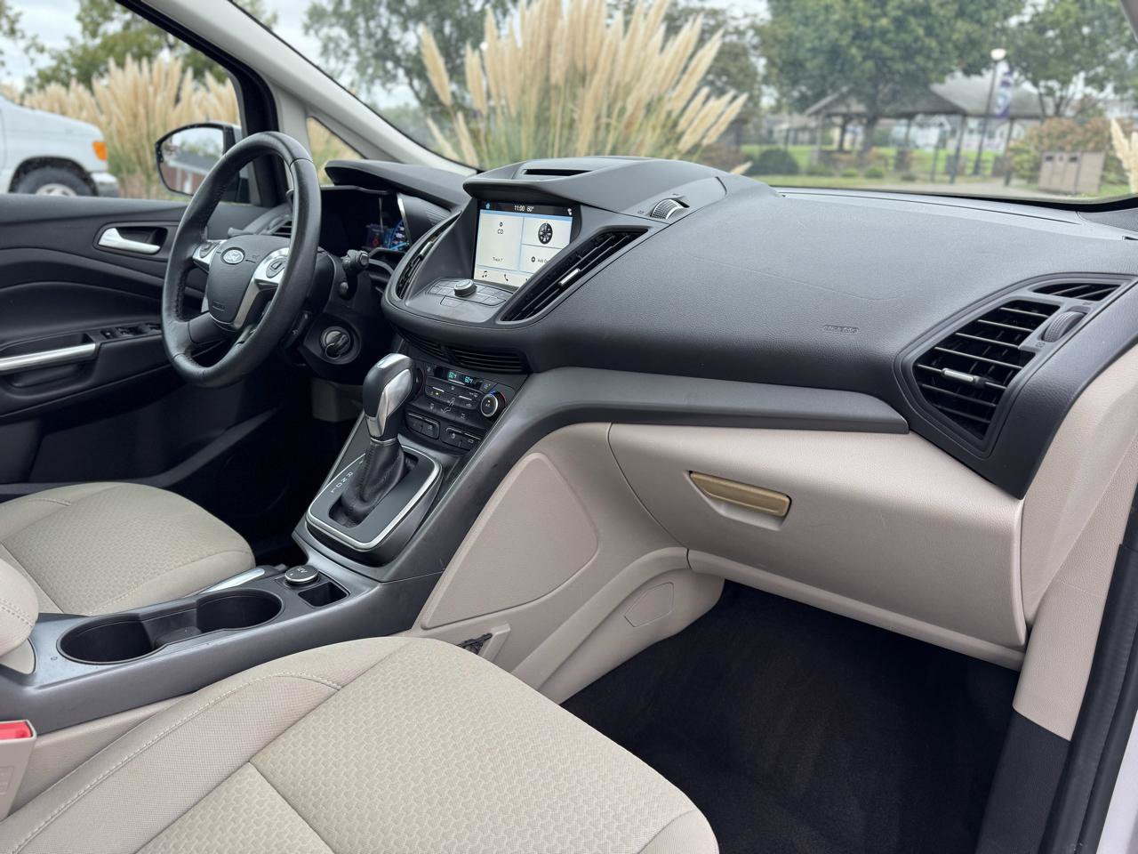 Used 2017 Ford C-MAX Energi SE w/ Equipment Group 401A FWD image 23