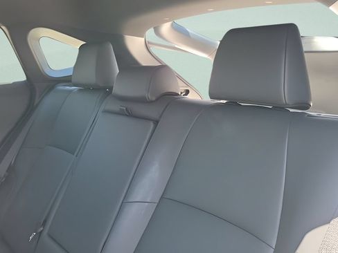 Used 2024 Toyota Venza XLE AWD/4WD image 10