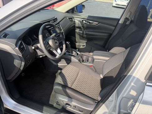 Used 2018 Nissan Rogue SV w/ Premium Package AWD/4WD image 7