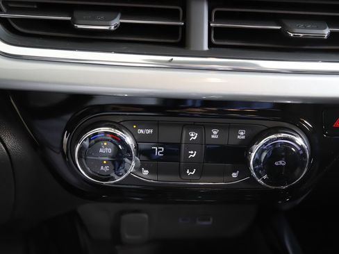 New 2026 Chevrolet Trax LT w/ Sunroof Package FWD image 17