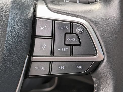 Used 2025 Toyota Highlander XSE AWD/4WD image 21