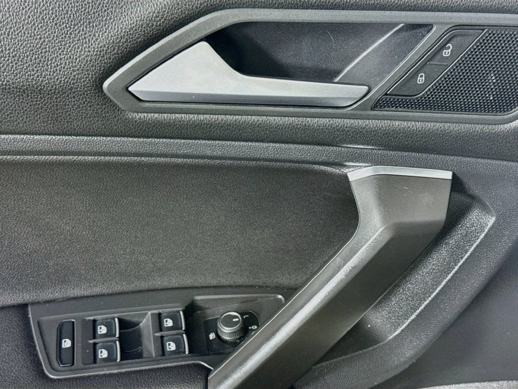 Used 2021 Volkswagen Tiguan SE AWD/4WD image 23