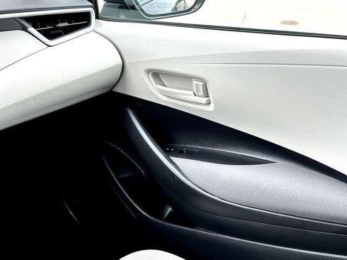 Used 2025 Toyota Corolla LE FWD image 24