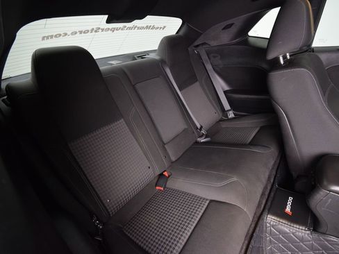 Used 2019 Dodge Challenger SXT image 21