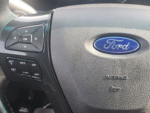 Used 2017 Ford Explorer XLT w/ Equipment Group 202A image 9