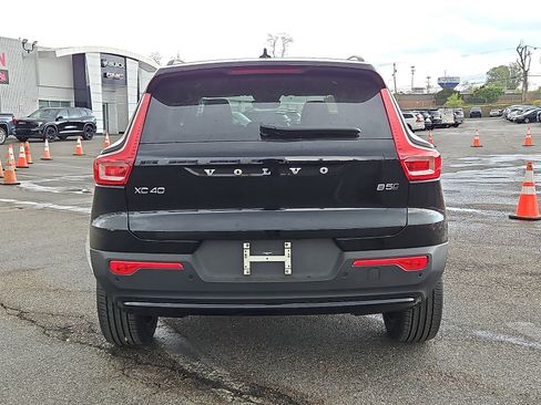New 2026 Volvo XC40 B5 Plus w/ Climate Package AWD/4WD image 5