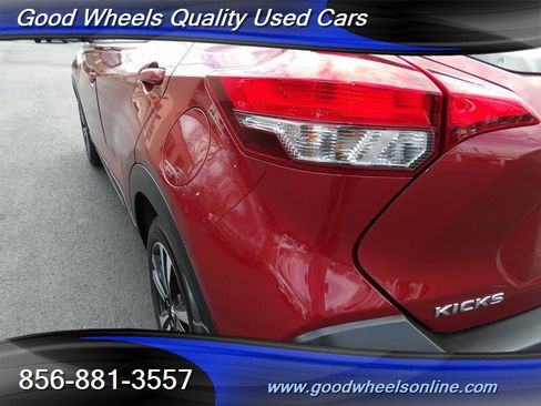 Used 2020 Nissan Kicks SR FWD image 9