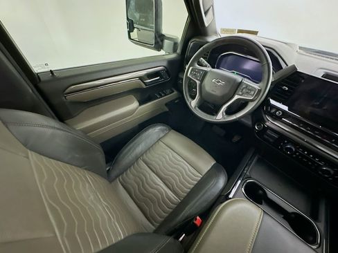 Used 2025 Chevrolet Silverado 2500 ZR2 w/ Technology Package AWD/4WD image 9