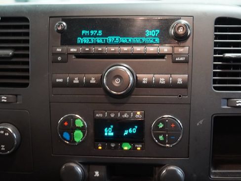 Used 2009 Chevrolet Silverado 1500 LT w/ Power Pack Plus AWD/4WD image 18