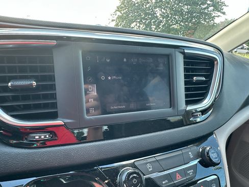 Used 2022 Chrysler Voyager LX FWD image 34